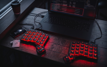 Por que programadores estão migrando para teclados split (e por que parece impossível usar no começo). Gemini_Generated_Image_ol4s6aol4s6aol4s